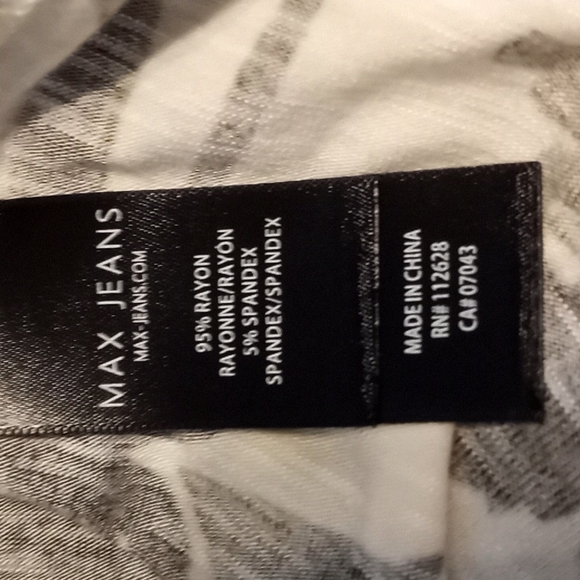 Max Jeans "Camo Floral" Cold Sholder Top in Size Medium  (NWT) - Picture 8 of 9